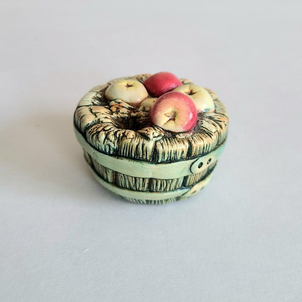 Vintage Pendelfin Apple Barrel Hand painted stonecraft figurine. England.